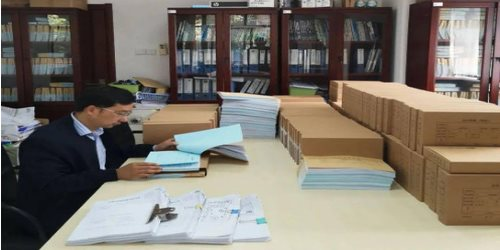 Lương tháng 13 triệu đồng nhưng kế toán chuyển nhầm 4,5 tỷ, bị kiện thì tòa án phán không cần trả lại, nam nhân viên trúng lớn- Ảnh 1.