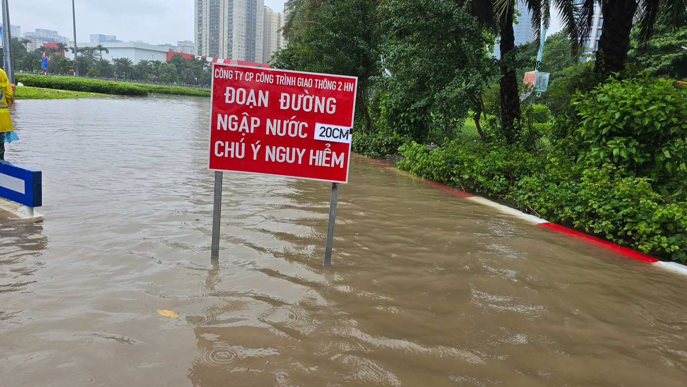 Giám đốc Sở Giáo dục Hà Nội "thả tim" động viên học sinh học online ngày mưa- Ảnh 3.