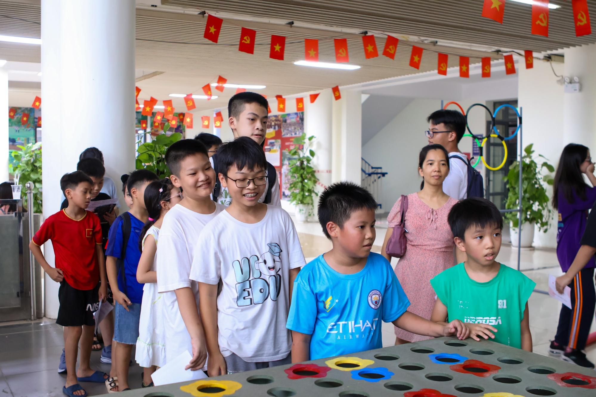 Sự kiện khoa học lớn nhất chuyên Ams được tổ chức- Ảnh 4.