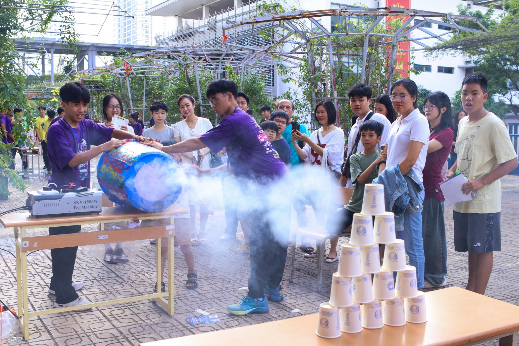 Sự kiện khoa học lớn nhất chuyên Ams được tổ chức- Ảnh 2.
