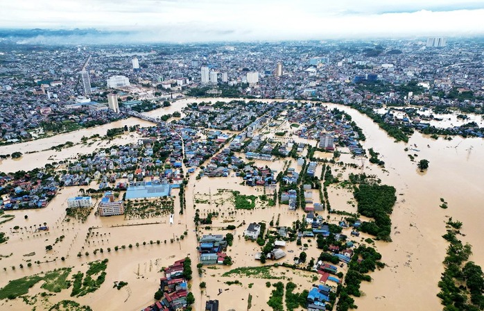 Những tiếng kêu cứu khẩn cấp khi Thái Nguyên bị ngập lụt nặng- Ảnh 1.