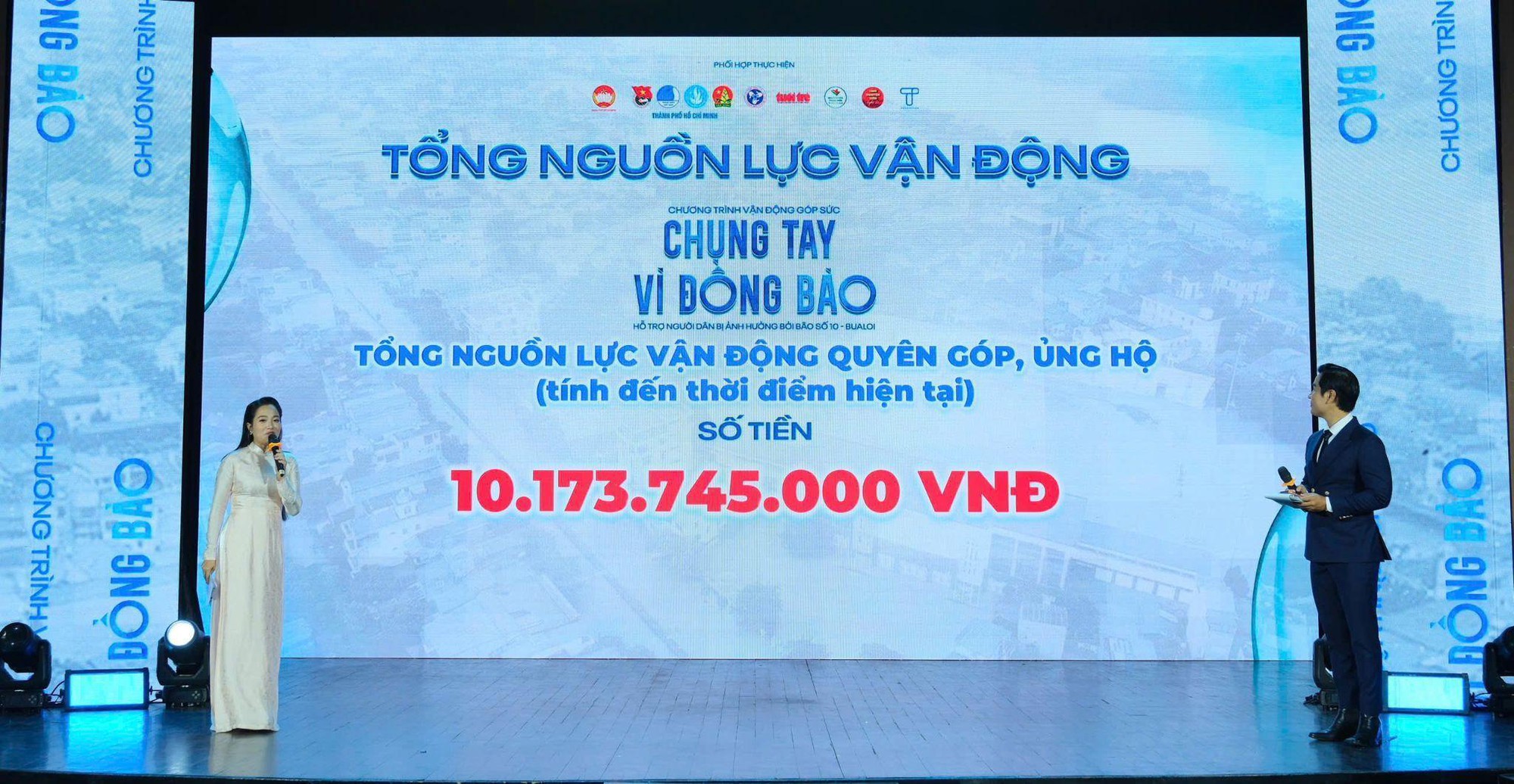 “Chung tay vì đồng bào” quyên góp được hơn 10 tỷ đồng giúp người dân vùng bão lũ- Ảnh 1.