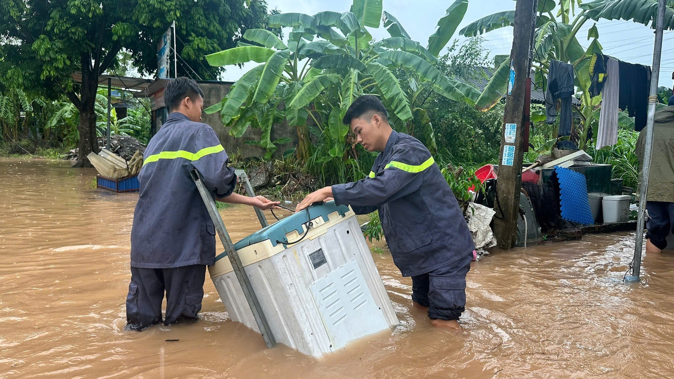 Hơn 2.000 lượt cán bộ, chiến sĩ Công an Thái Nguyên tham gia khắc phục hậu quả mưa lũ- Ảnh 4.
