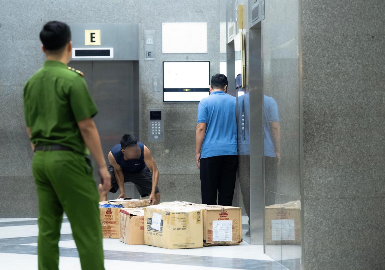 Tối 7/10: Căng thẳng tại trụ sở công ty Shark Bình- Ảnh 1.