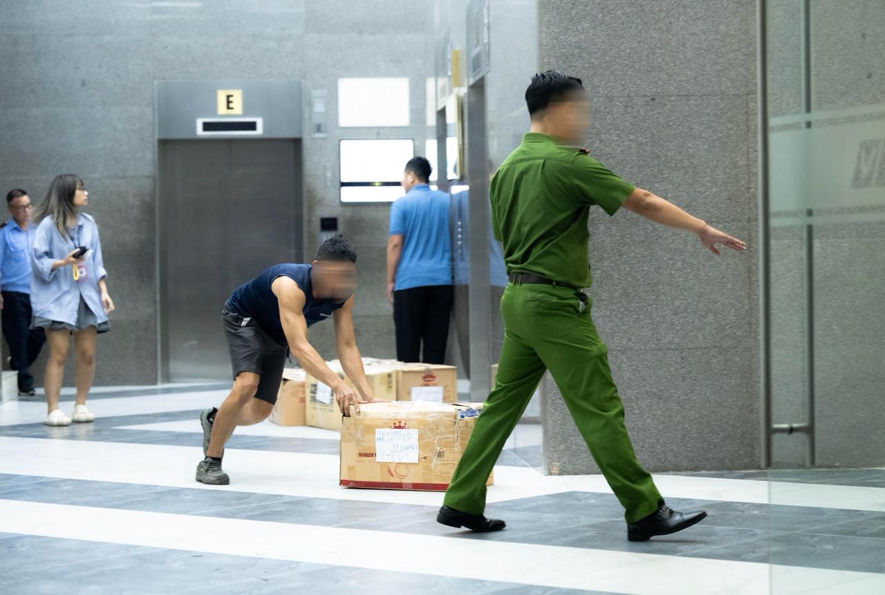 Tối 7/10: Căng thẳng tại trụ sở công ty Shark Bình- Ảnh 2.