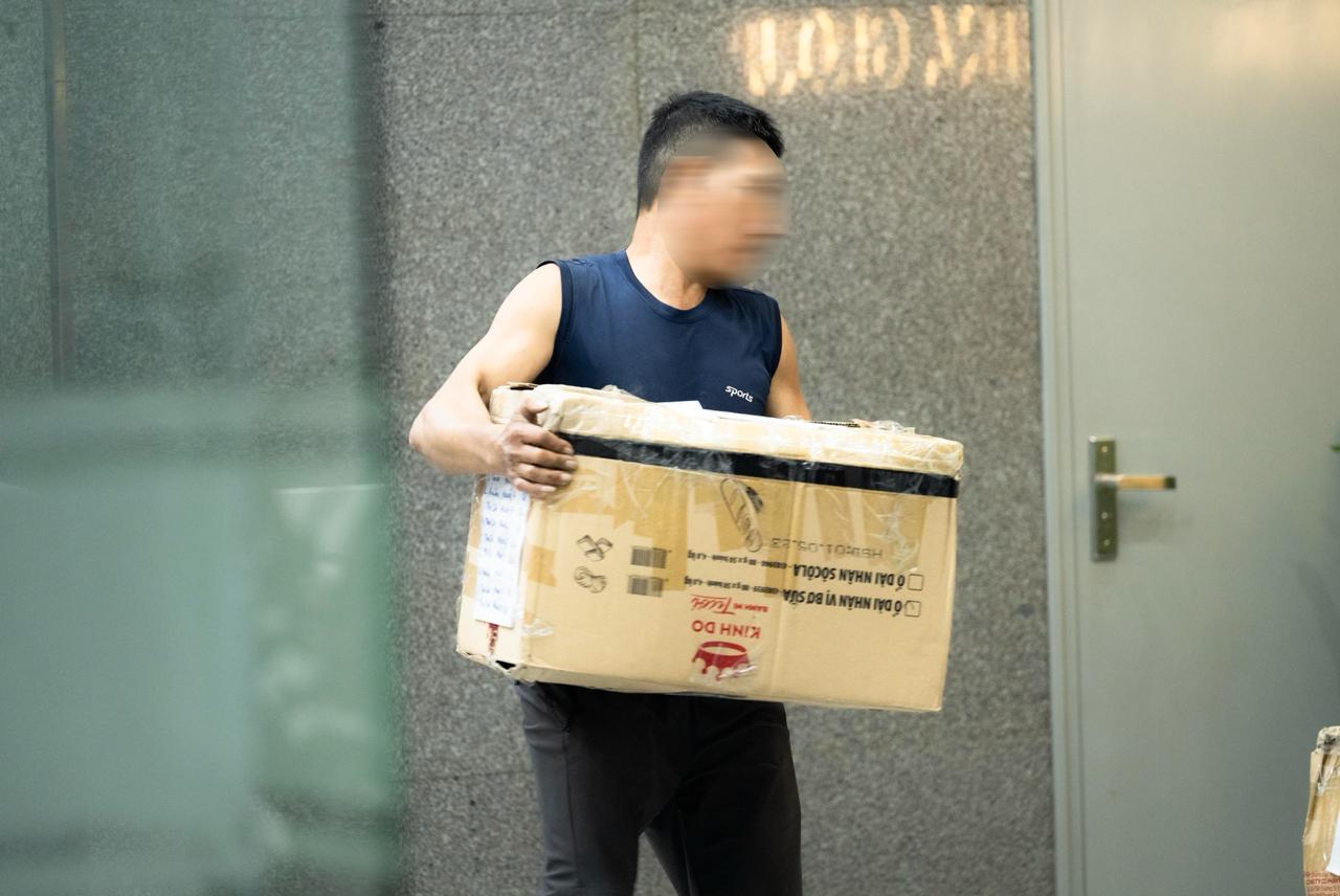 Tối 7/10: Căng thẳng tại trụ sở công ty Shark Bình- Ảnh 4.