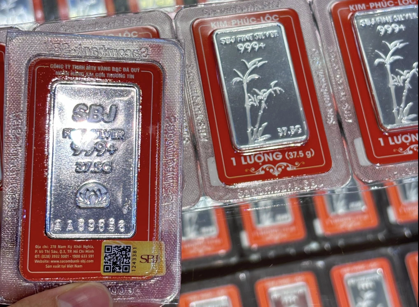 Giá bạc hôm nay, 7-10: Tiếp tục tăng mạnh, người mua  lãi gần 20% chỉ trong 1 tháng- Ảnh 1.