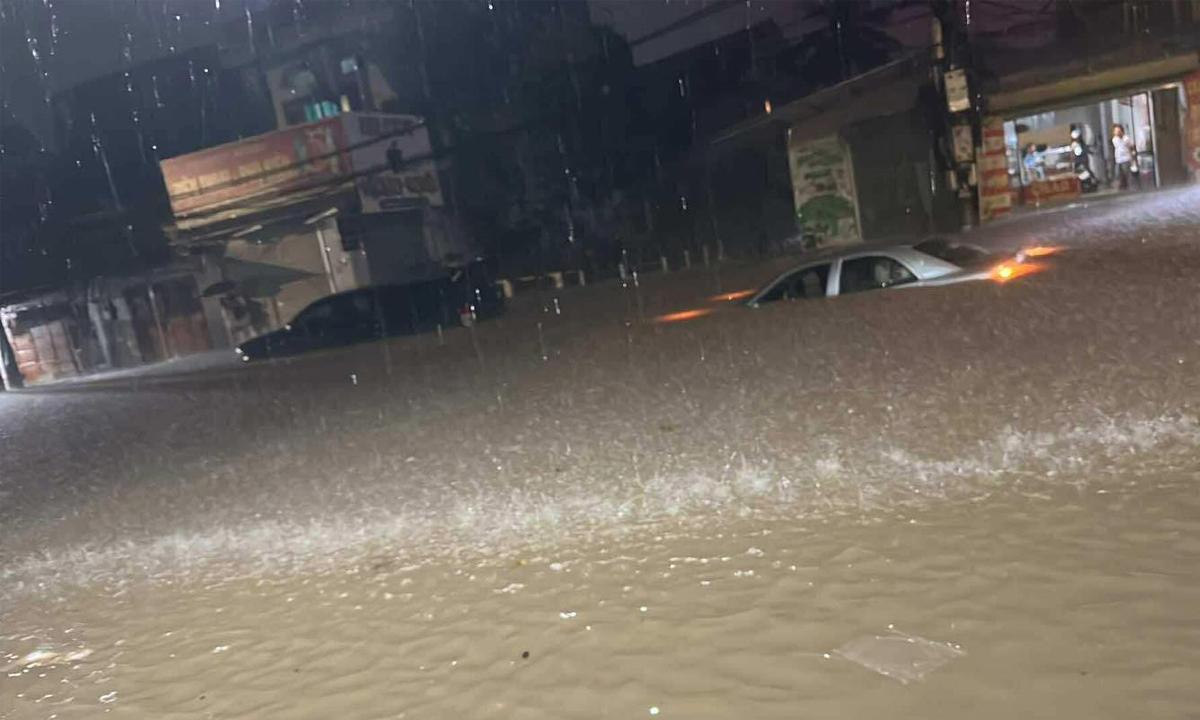 Thái Nguyên mưa như trút, mực nước sông Cầu có thể vượt đỉnh lũ lịch sử năm 2024- Ảnh 1.