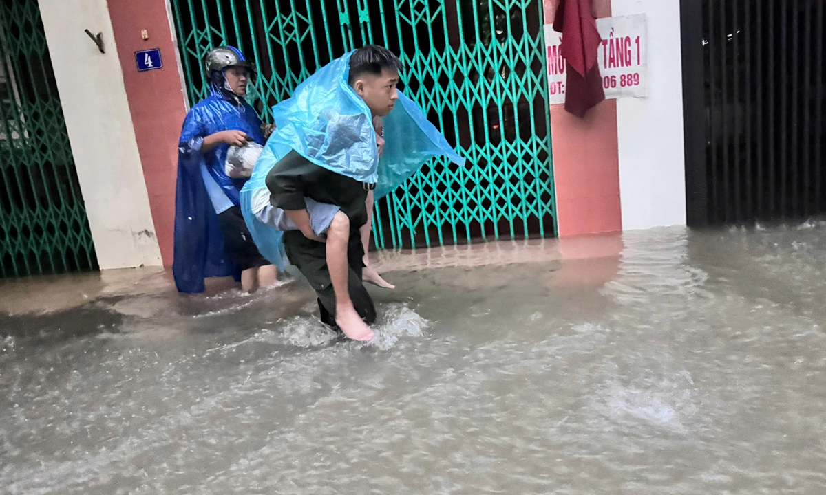 Thái Nguyên mưa như trút, mực nước sông Cầu có thể vượt đỉnh lũ lịch sử năm 2024- Ảnh 8.