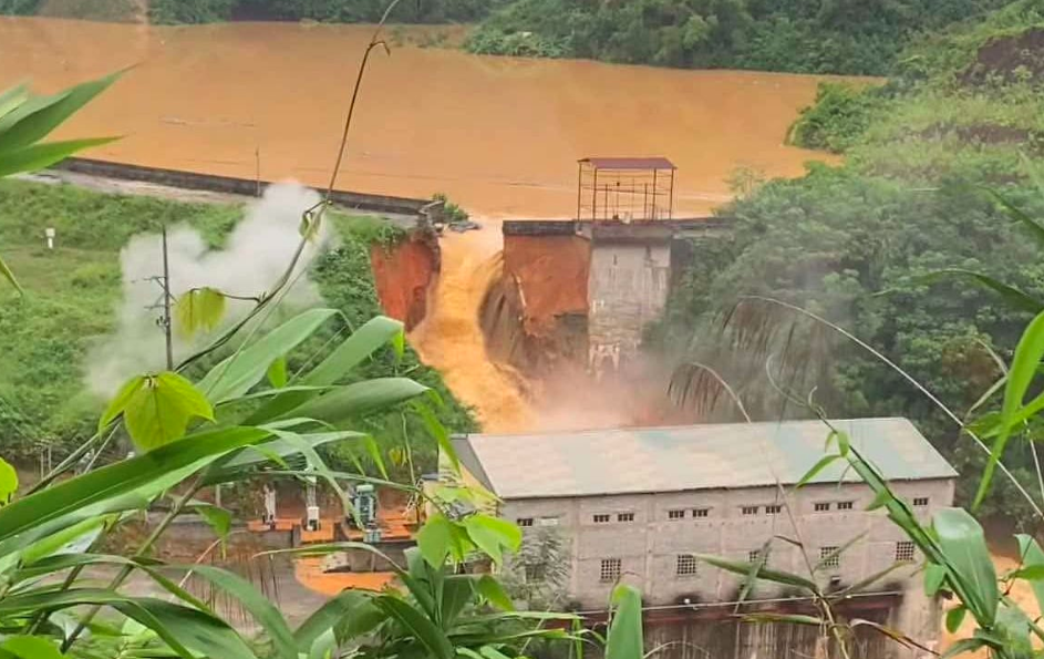 Vỡ đập thủy điện Bắc Khê 1: Thiệt hại 50 tỉ đồng, gần 800 nhân khẩu phải di dời khẩn cấp- Ảnh 1.