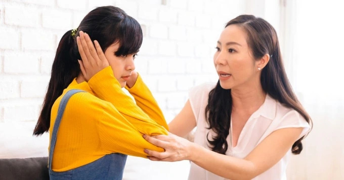 Đăng video con gái lên mạng, người mẹ nhận về loạt chỉ trích: "Đừng bao giờ làm vậy với con mình!"- Ảnh 4.