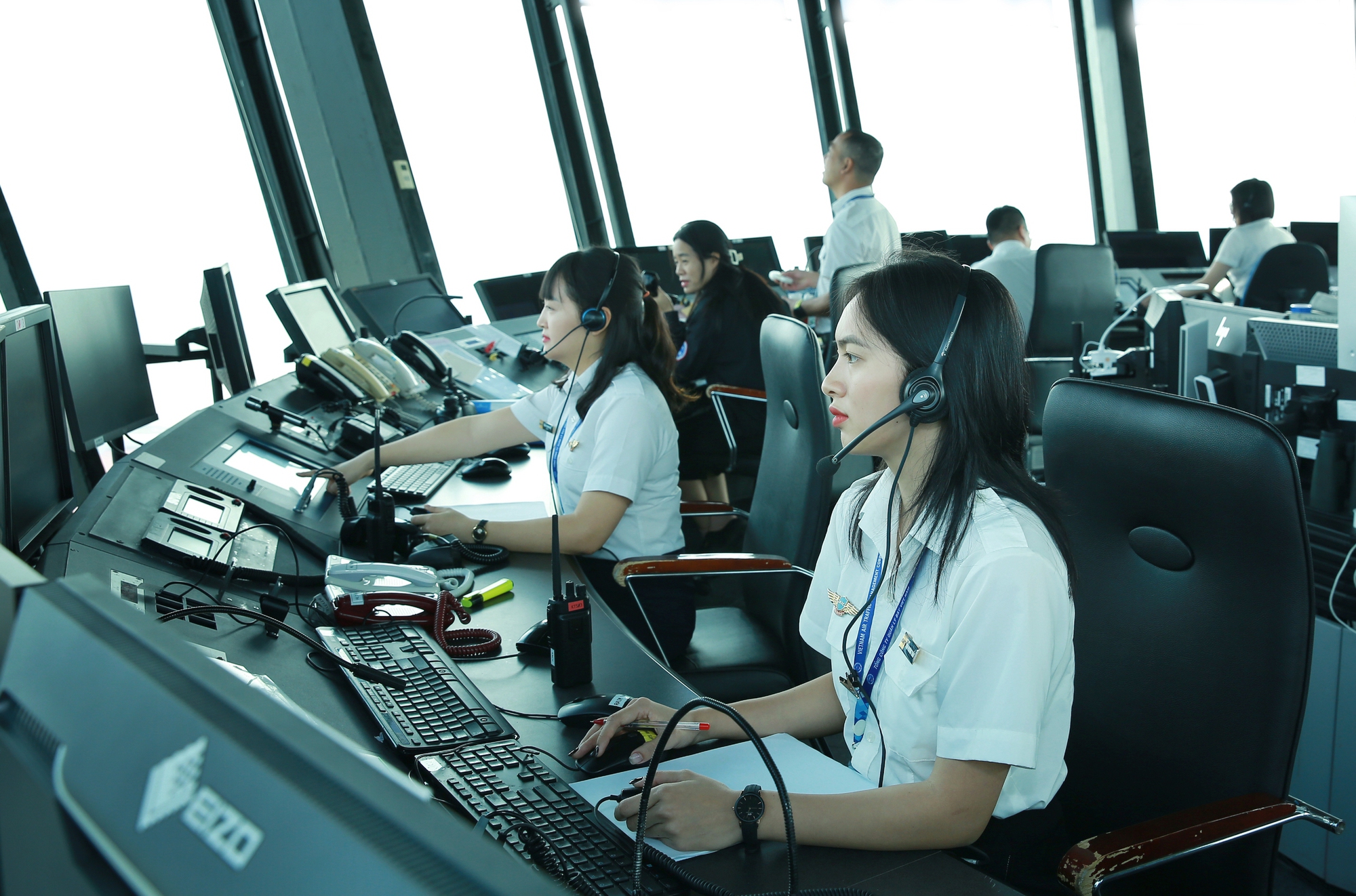 Nguyên nhân 17 chuyến phải bay chờ để hạ cánh xuống Nội Bài- Ảnh 2.