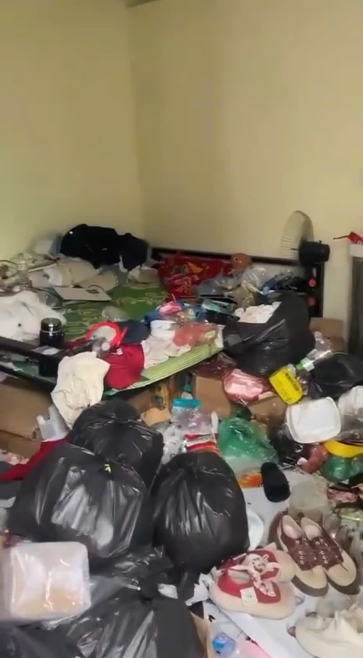 Su&yacute;t ngất khi biết đ&acirc;y l&agrave; ph&ograve;ng của một nữ sinh 2k1!- Ảnh 1.