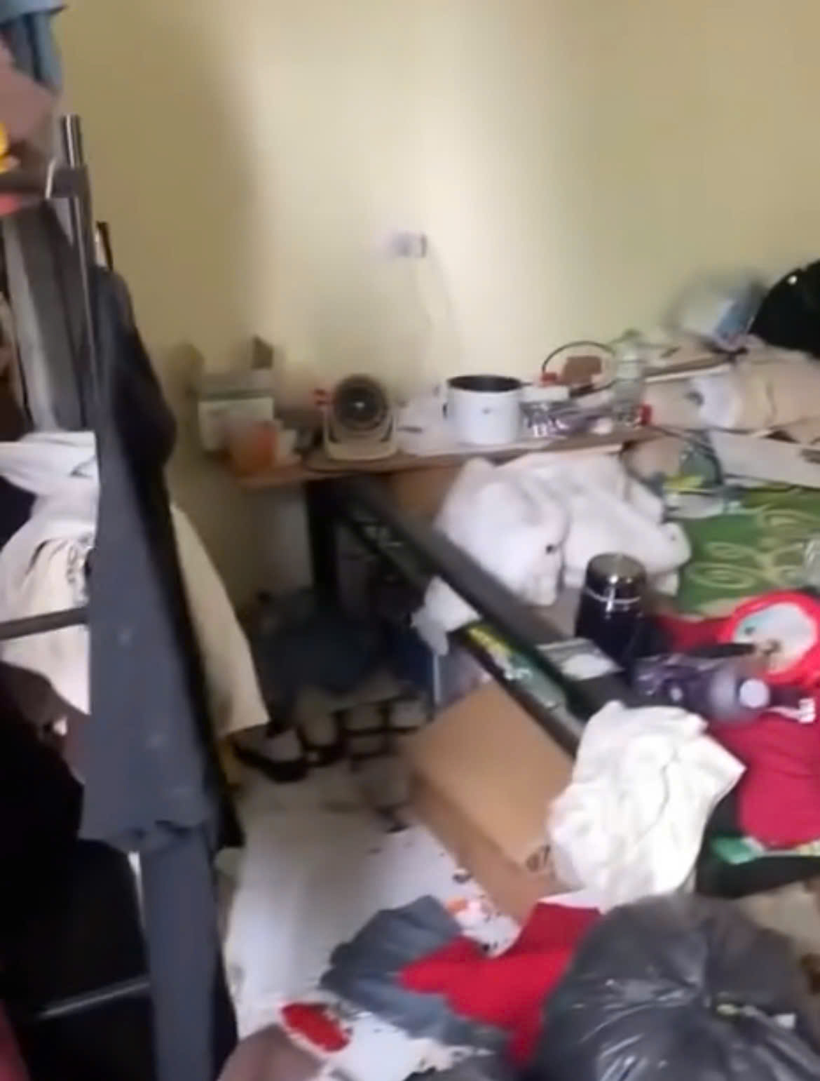 Su&yacute;t ngất khi biết đ&acirc;y l&agrave; ph&ograve;ng của một nữ sinh 2k1!- Ảnh 3.