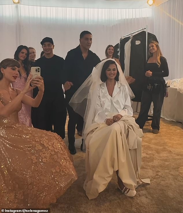 Đám cưới Selena Gomez lộ vật thể đáng ngờ phải giấu vội khi bị quay đến- Ảnh 2.