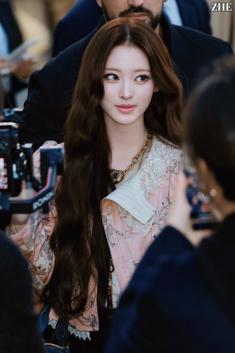 Mỹ nhân đẹp nhất Kpop thế hệ mới giả vờ nổi tiếng, "ê chề" ở trời Tây?- Ảnh 2.