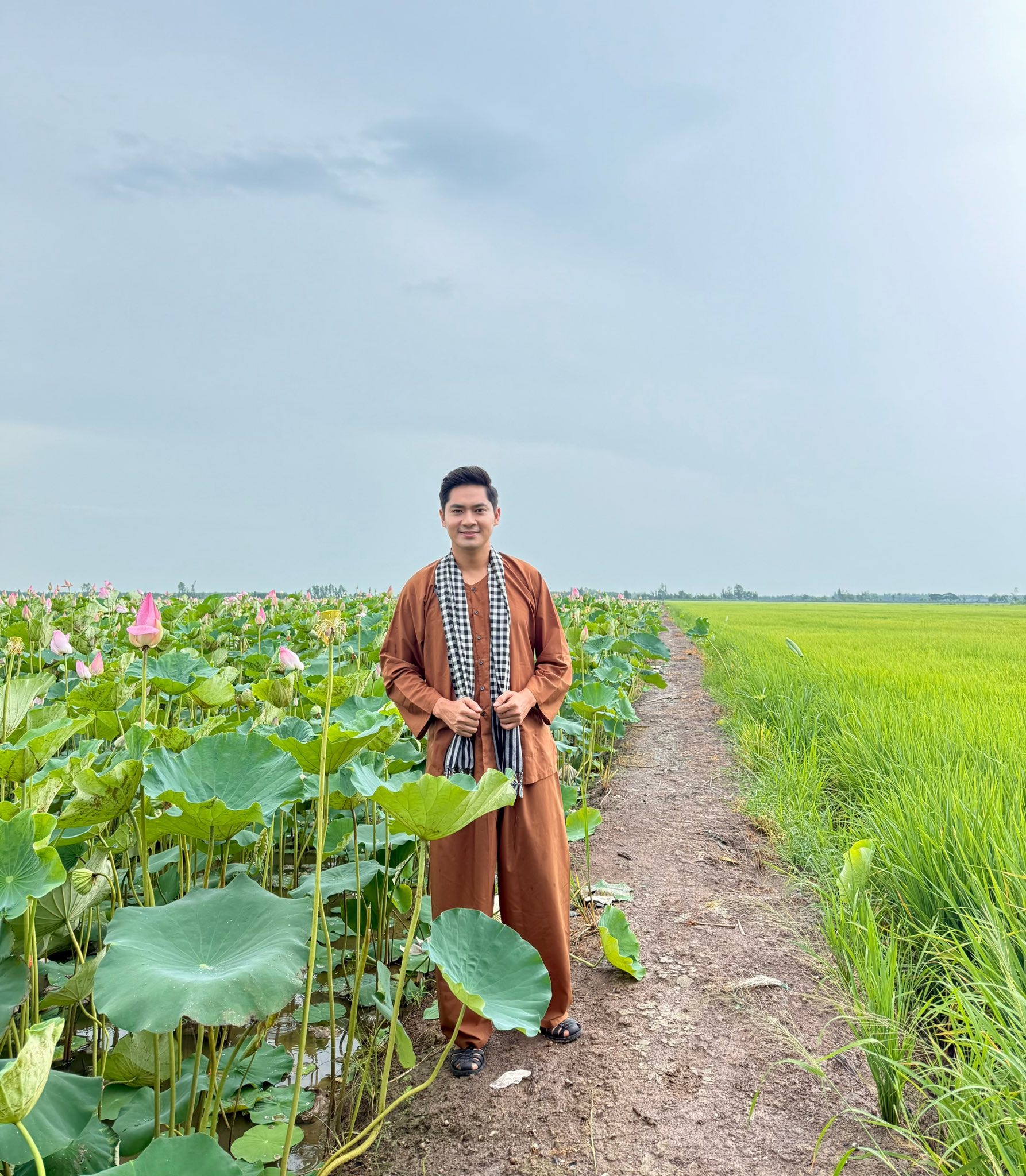 Ngoại hình nam nghệ sĩ đình đám có nhà từ TP.HCM đến Đồng Tháp, thấy bất hiếu vì 40 tuổi chưa vợ- Ảnh 6.