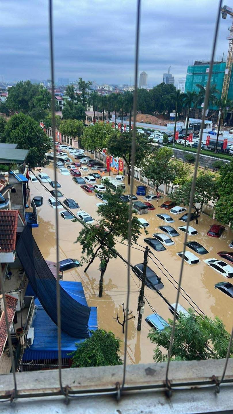 Đêm trắng tuyệt vọng ở Thái Nguyên: Pháo sáng S.O.S bắn lên, lời cầu cứu khắp nơi vì lũ dâng vượt mức lịch sử- Ảnh 8.