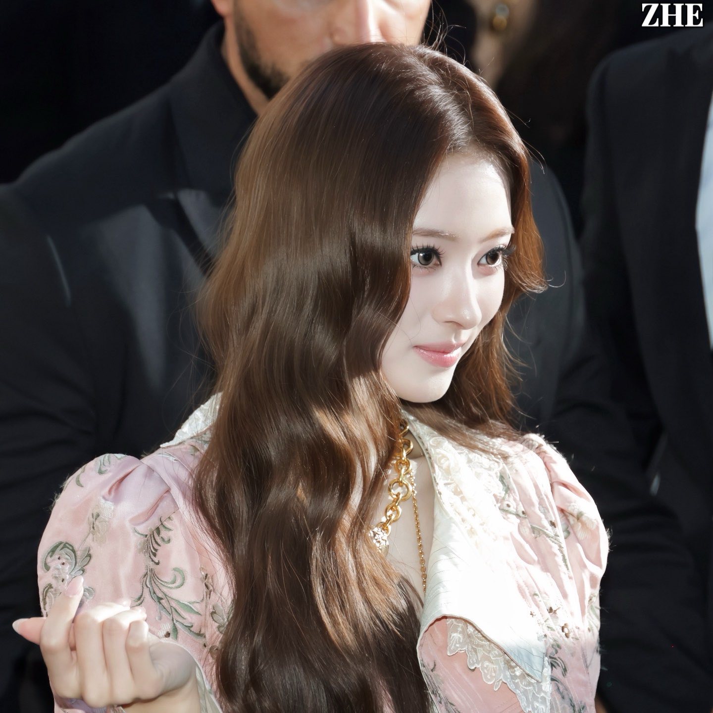 Mỹ nhân đẹp nhất Kpop thế hệ mới giả vờ nổi tiếng, "ê chề" ở trời Tây?- Ảnh 3.