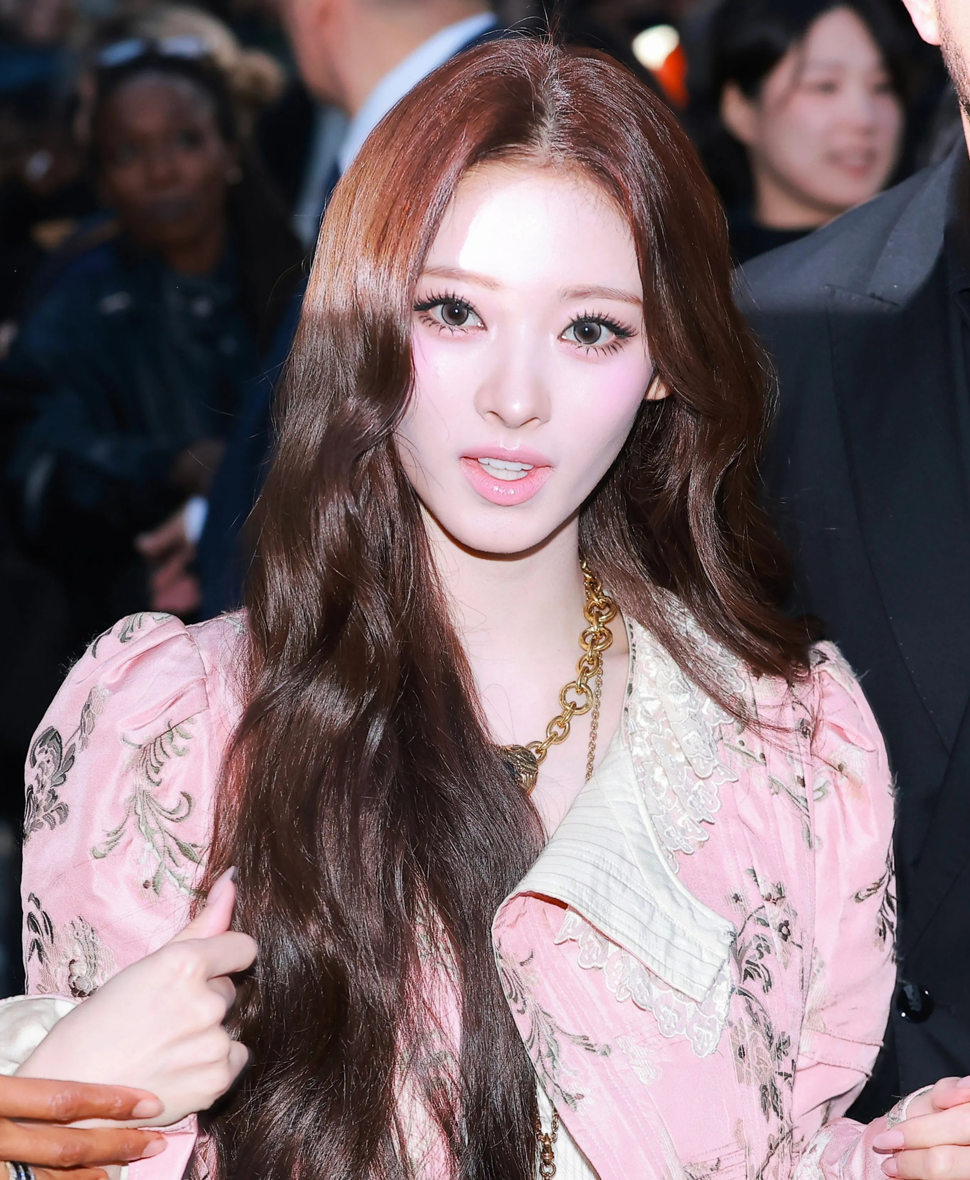 Mỹ nhân đẹp nhất Kpop thế hệ mới giả vờ nổi tiếng, "ê chề" ở trời Tây?- Ảnh 7.