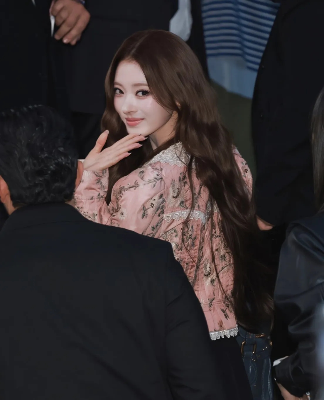 Mỹ nhân đẹp nhất Kpop thế hệ mới giả vờ nổi tiếng, "ê chề" ở trời Tây?- Ảnh 6.