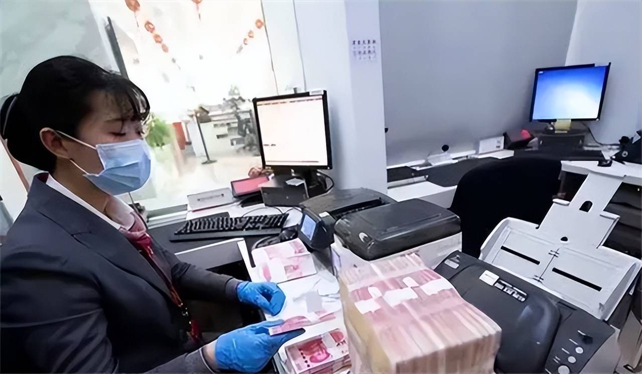 Gửi 70 tỷ đồng vào ngân hàng, 5 năm sau chỉ còn vỏn vẹn 125.000 đồng: Cảnh sát tuyên bố "ngân hàng vô tội", người đàn ông mất trắng- Ảnh 1.