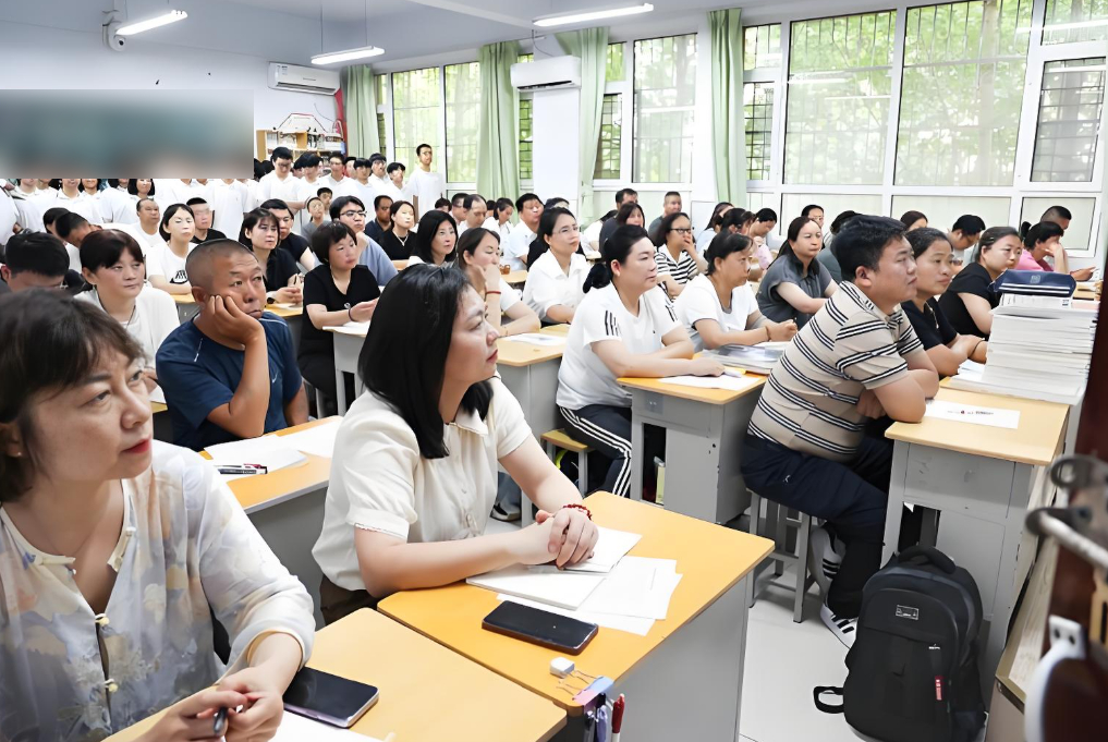 Xin kể vụ lùm xùm của Ban phụ huynh lớp tôi để thấy thế nào là: Người giàu góp tiền, người nghèo góp công, người "ngồi không" hay góp ý!- Ảnh 1.