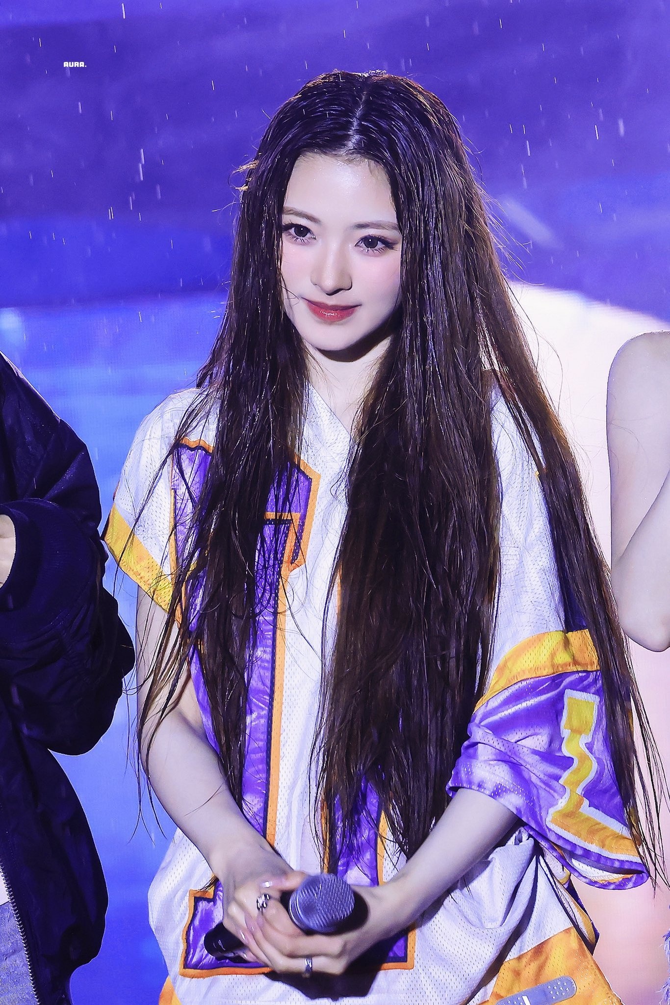 Mỹ nhân đẹp nhất Kpop thế hệ mới giả vờ nổi tiếng, "ê chề" ở trời Tây?- Ảnh 9.