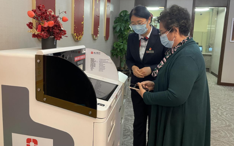 Gửi tiết kiệm 80 triệu/tháng suốt 3 năm, đến ngày đáo hạn, người phụ nữ chết sững nhận thông báo: “Số tiền này đâu phải của 1 mình chị?”- Ảnh 1.