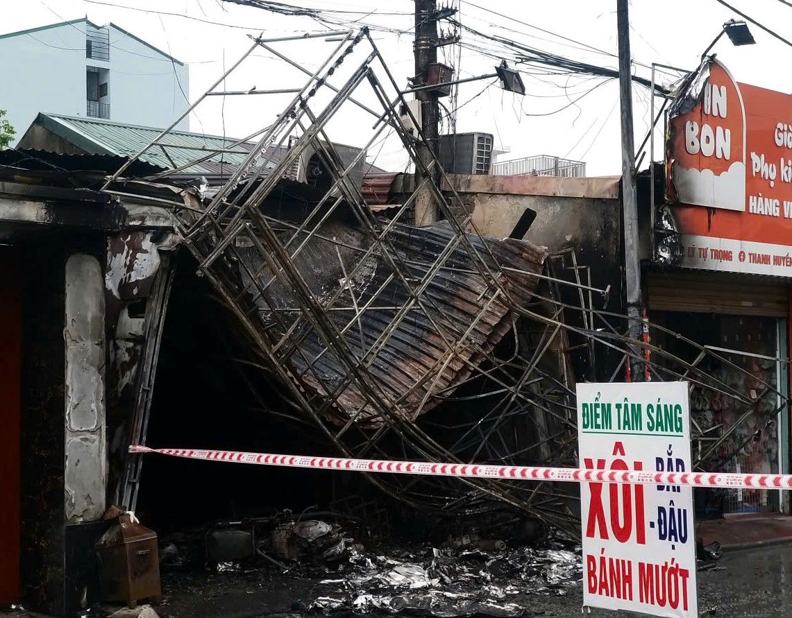 Phát hiện chủ tiệm tử vong sau tiếng nổ lớn và ngọn lửa bùng lên tại tiệm bán quần áo- Ảnh 1.