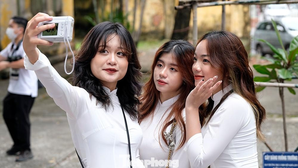 Học sinh trường chuyên học Ngữ văn và Toán nâng cao 70 tiết/năm- Ảnh 1.