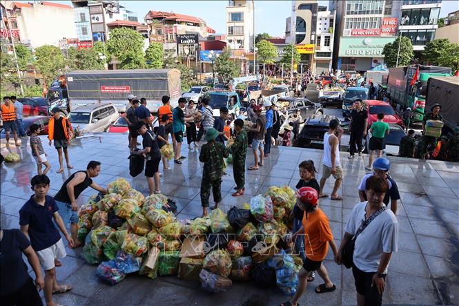 Miễn phí đường bộ cho các phương tiện vận chuyển hàng cứu trợ- Ảnh 1.