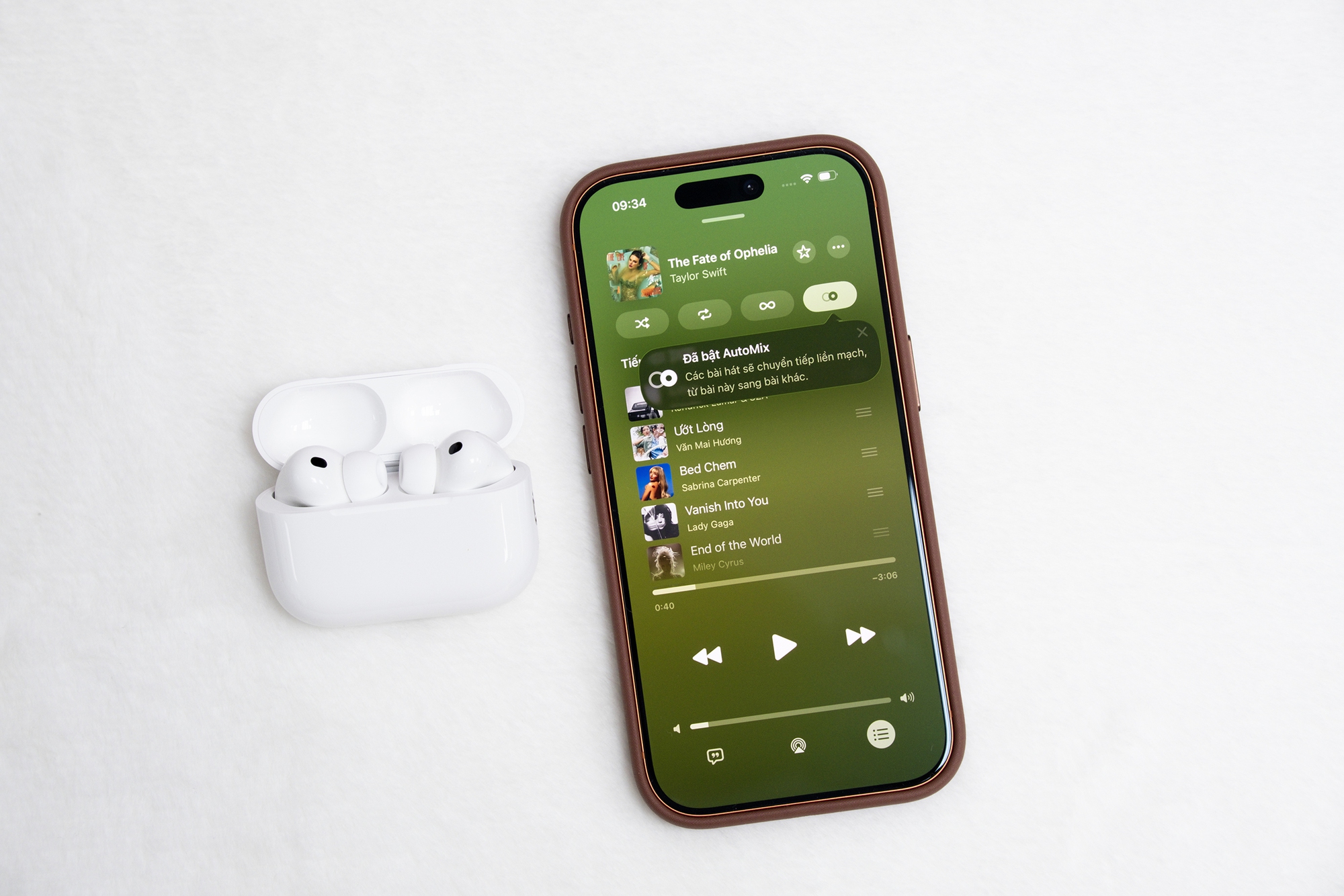 Apple Music “lột xác” trên iOS 26: Nghe nhạc mượt như DJ, biến iPhone thành mic hát nhạc tại nhà!- Ảnh 2.