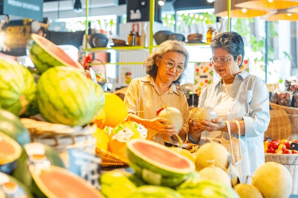 Sau tuổi trung niên tôi nhận ra: Người lương cao nhưng lúc nào cũng hết tiền có 4 điểm chung này, không phải ai cũng phát hiện- Ảnh 1. Sau tuổi trung niên tôi nhận ra: Người lương cao nhưng lúc nào cũng hết tiền có 4 điểm chung này, không phải ai cũng phát hiện- Ảnh 1.