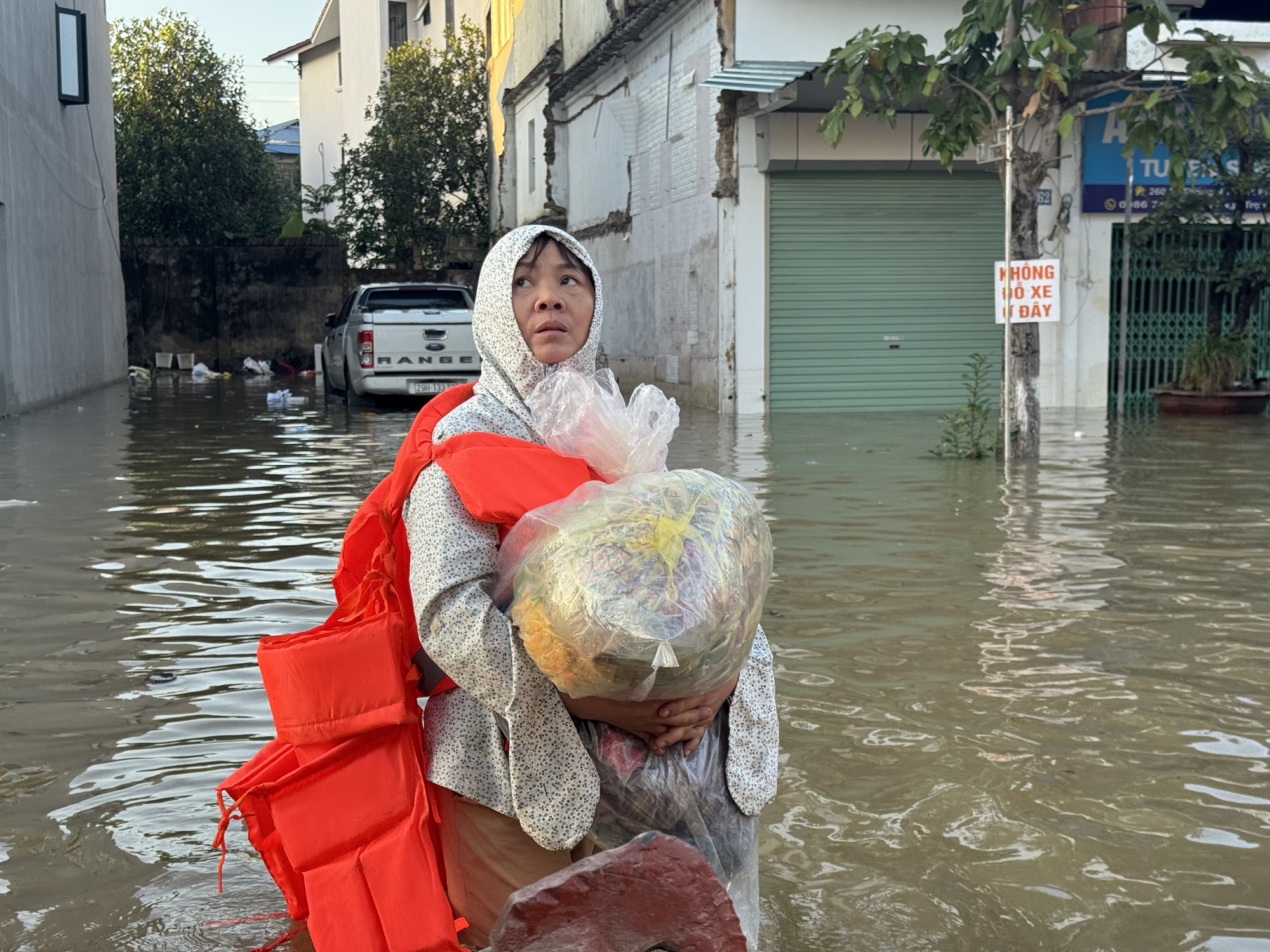 Thái Nguyên và những giọt nước mắt trong lũ dữ: "Con cháu tôi 3 ngày nay không có cơm"- Ảnh 4.