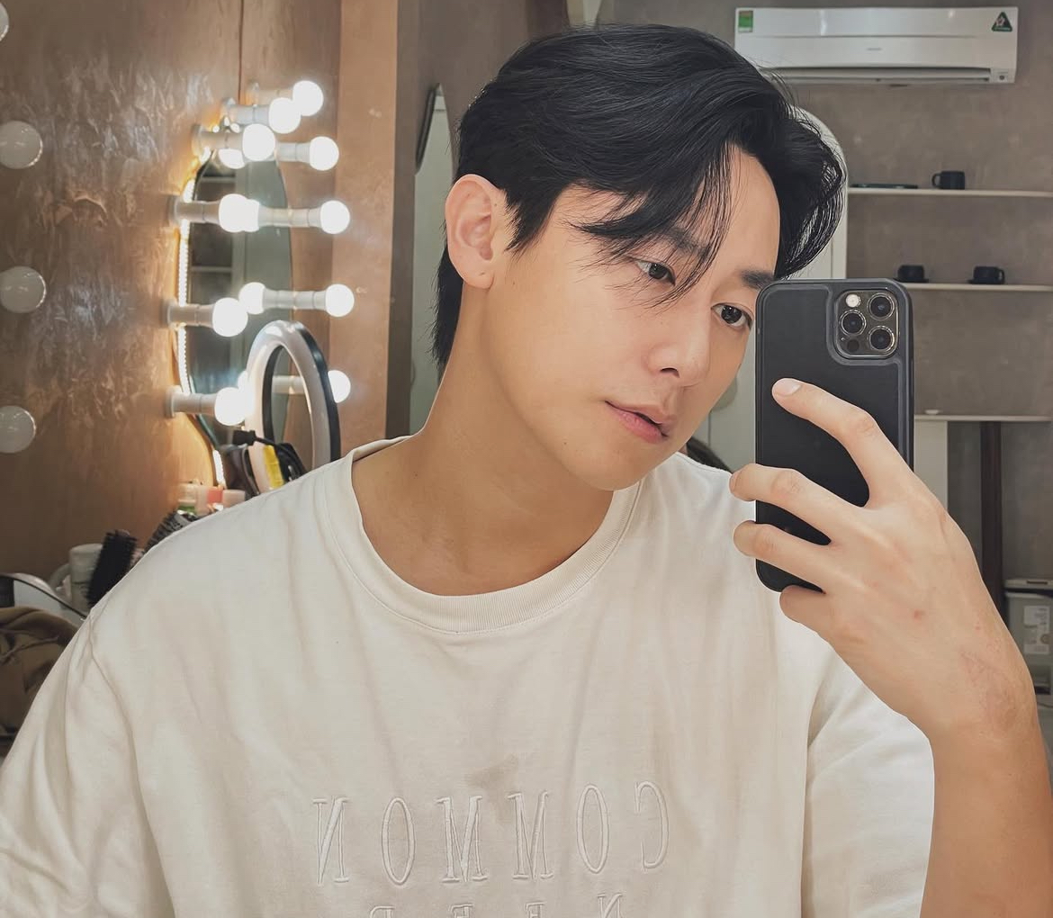 "Nam thần Vbiz" Rocker Nguyễn công khai ôm hôn bạn gái?- Ảnh 3.