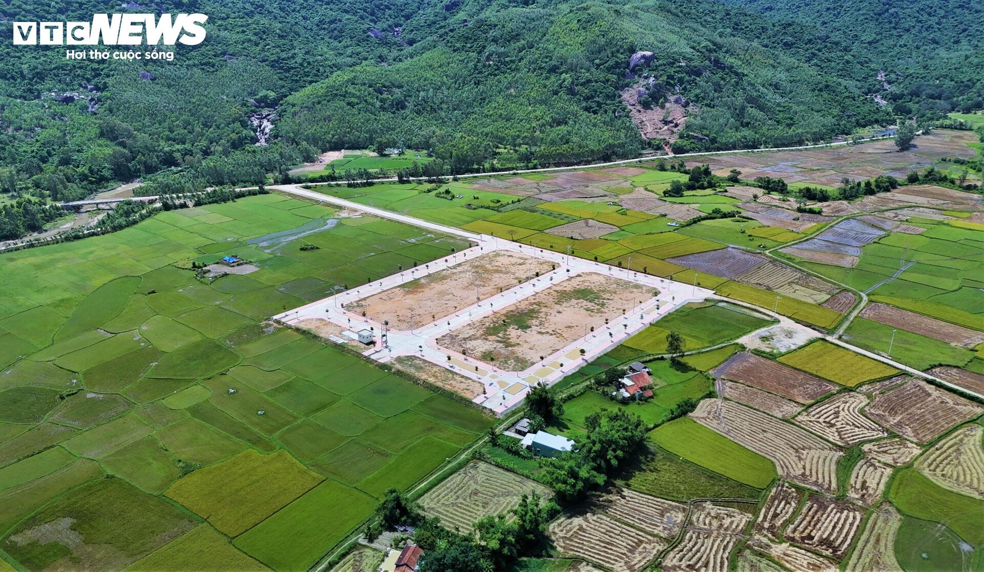 4 năm sau sạt lở kinh hoàng, người dân dưới chân núi Cấm vẫn ôm đồ đi ở nhờ- Ảnh 13.