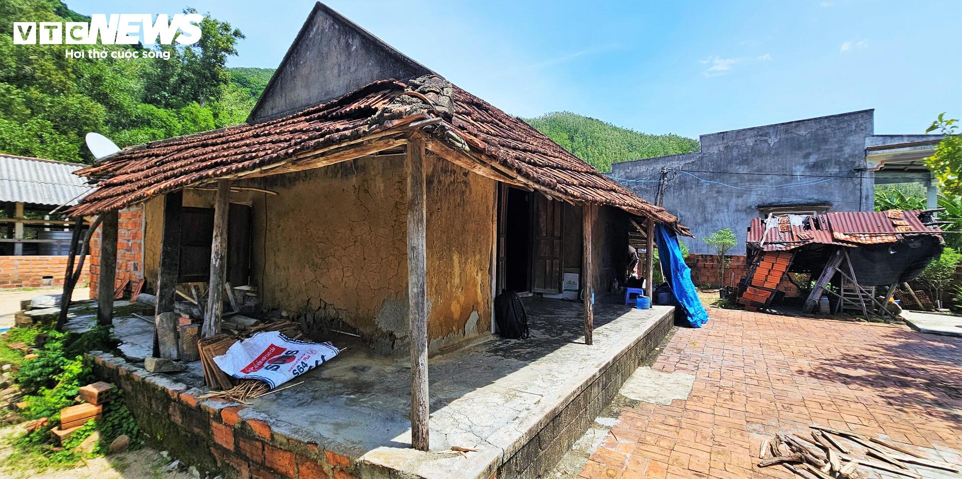 4 năm sau sạt lở kinh hoàng, người dân dưới chân núi Cấm vẫn ôm đồ đi ở nhờ- Ảnh 5.