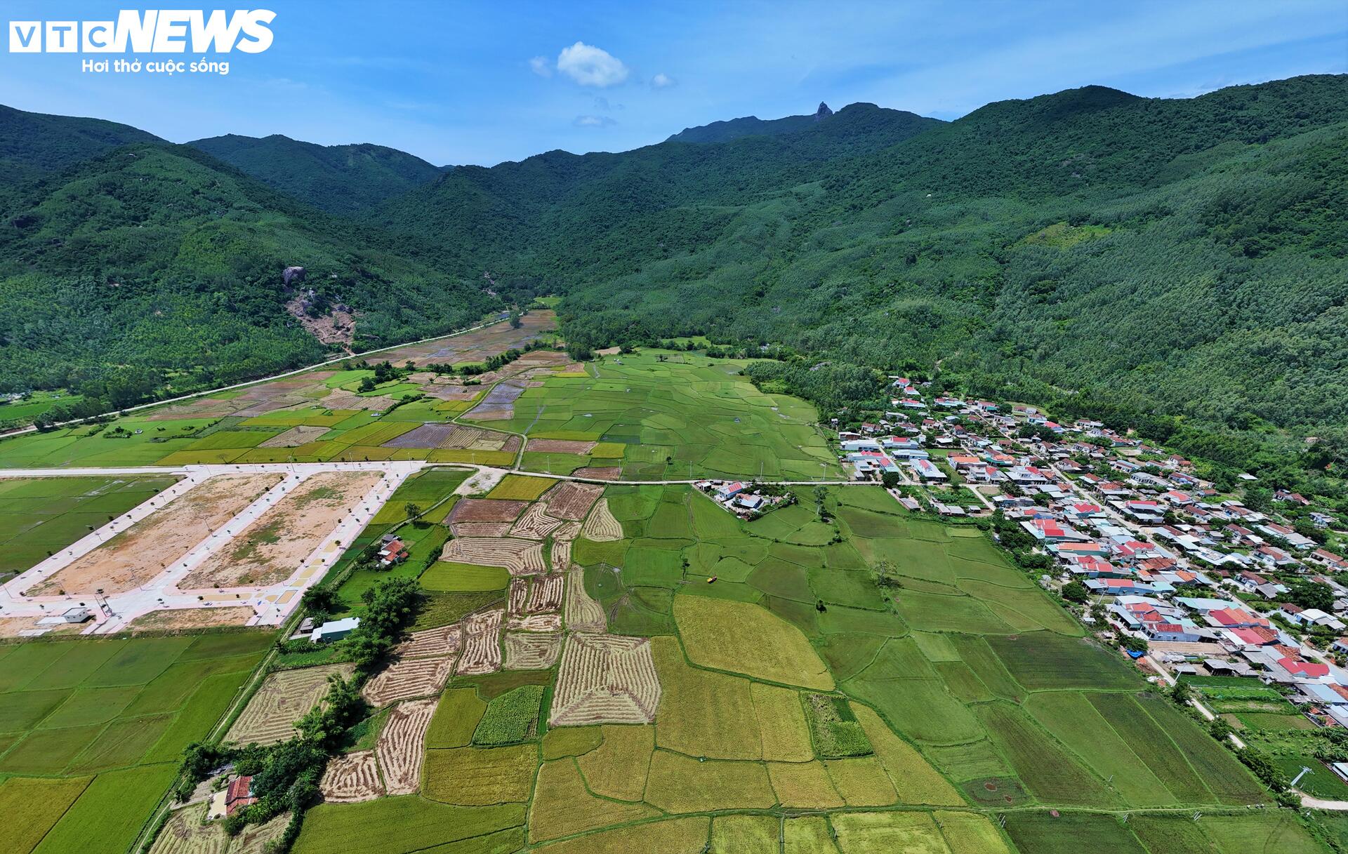 4 năm sau sạt lở kinh hoàng, người dân dưới chân núi Cấm vẫn ôm đồ đi ở nhờ- Ảnh 14.