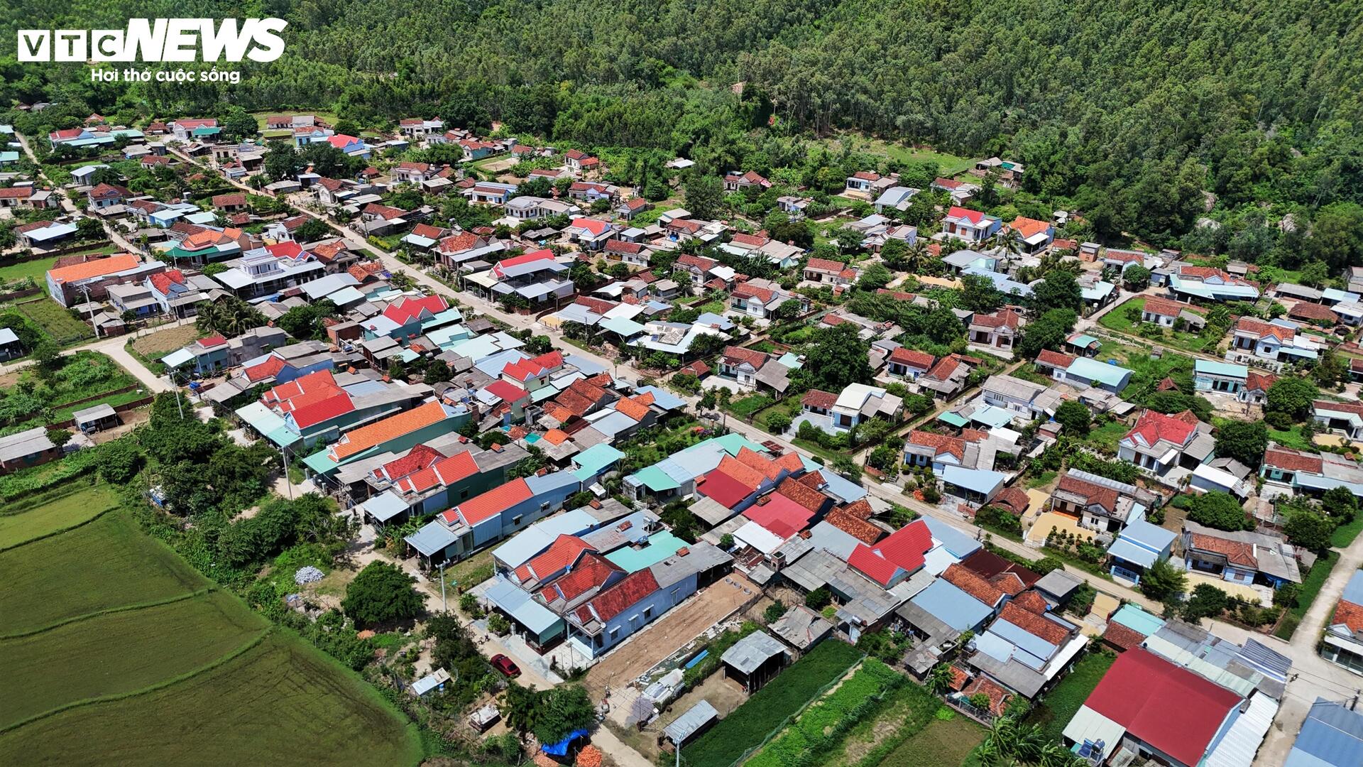 4 năm sau sạt lở kinh hoàng, người dân dưới chân núi Cấm vẫn ôm đồ đi ở nhờ- Ảnh 3.