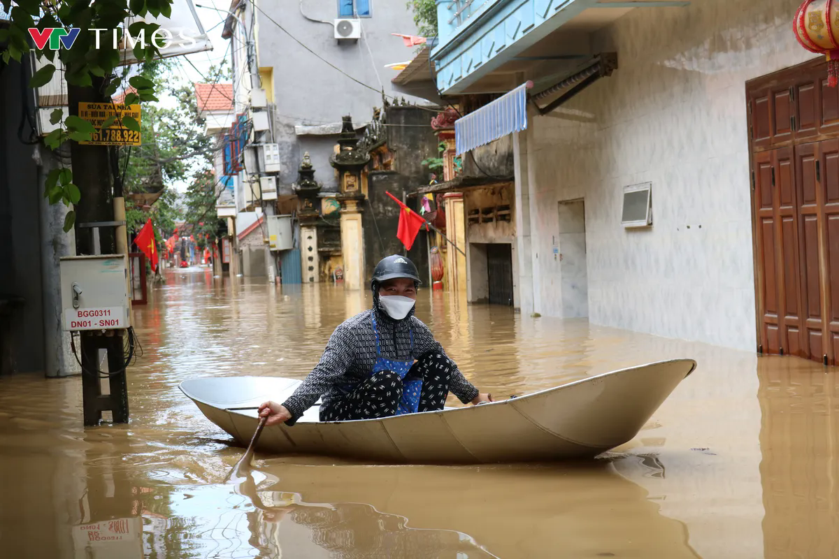 Bắc Ninh: Lũ nối đuôi cô lập hàng nghìn hộ dân- Ảnh 4.