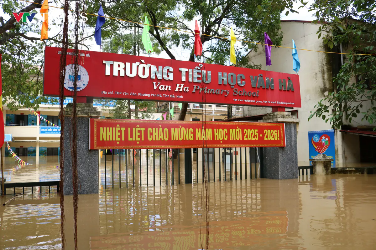 Bắc Ninh: Lũ nối đuôi cô lập hàng nghìn hộ dân- Ảnh 12.