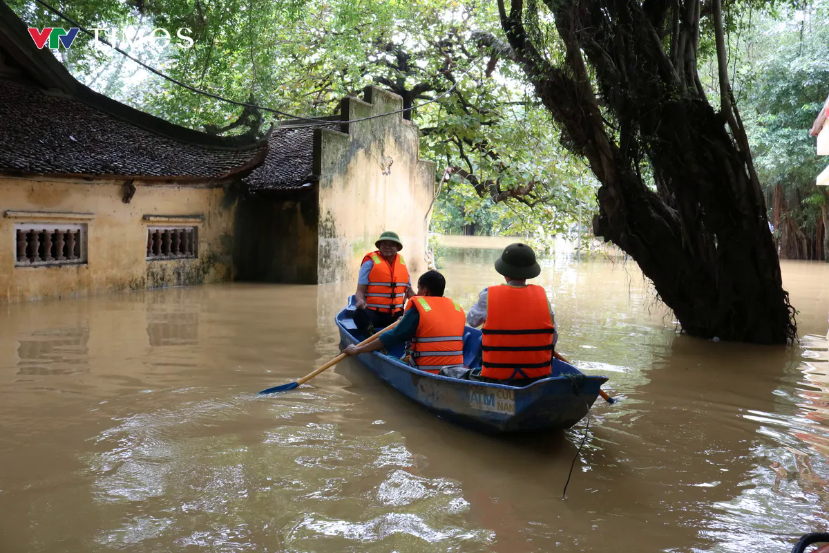 Bắc Ninh: Lũ nối đuôi cô lập hàng nghìn hộ dân- Ảnh 6.