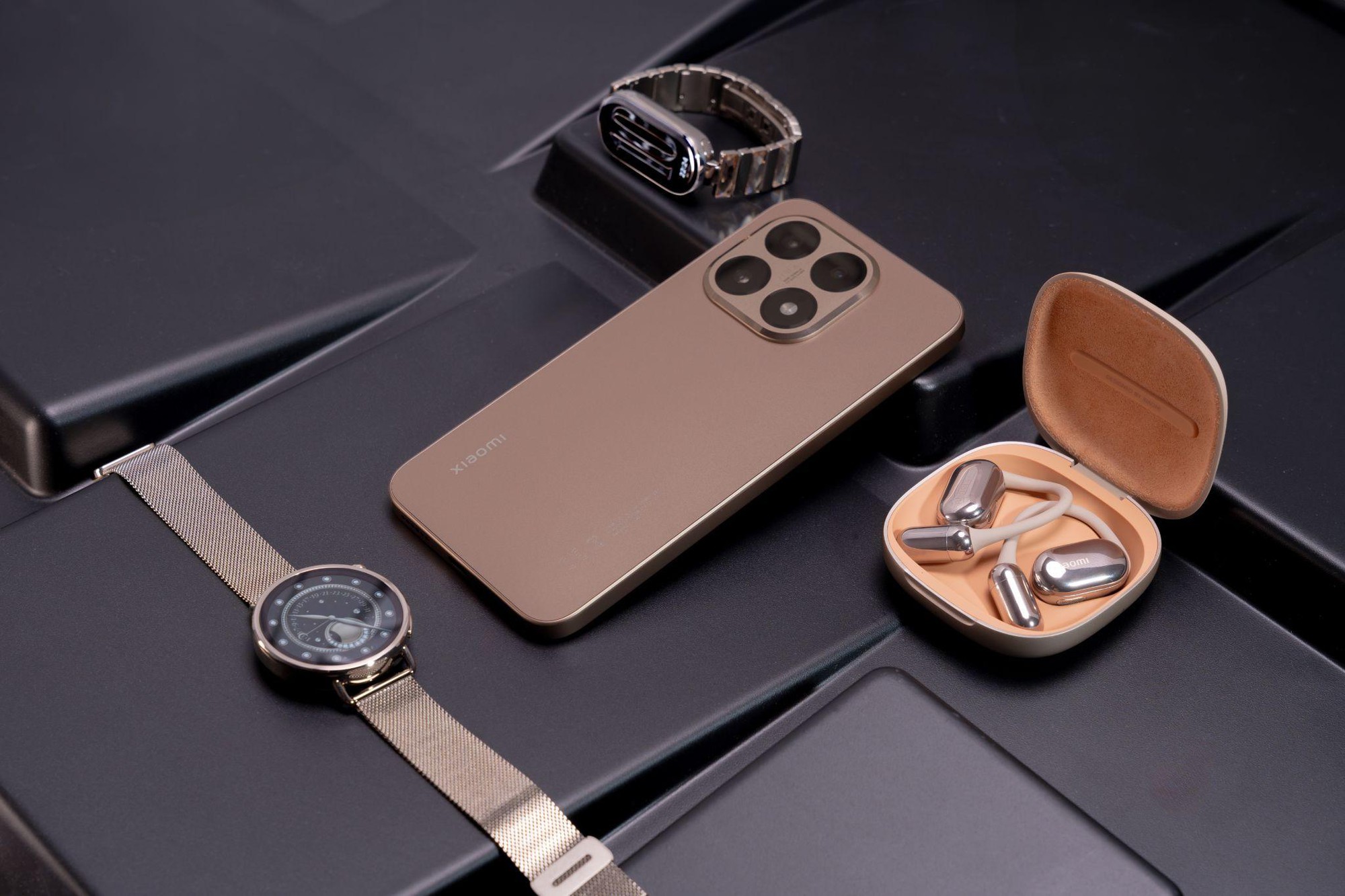 Xiaomi Gold Collection với Xiaomi 15T Series cùng loạt thiết bị đeo thông minh: Khi công nghệ khoác lên mình sắc vàng thời thượng- Ảnh 3.