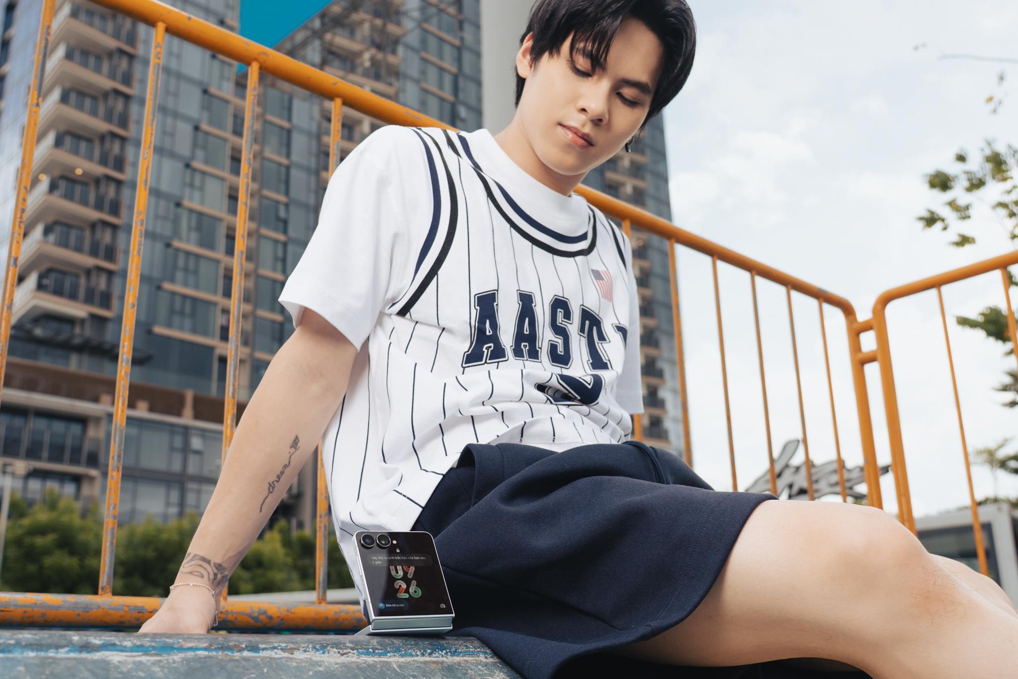 Tân binh toàn năng Đức Duy cùng Galaxy Z Flip7 viết chuẩn mực riêng!- Ảnh 3.