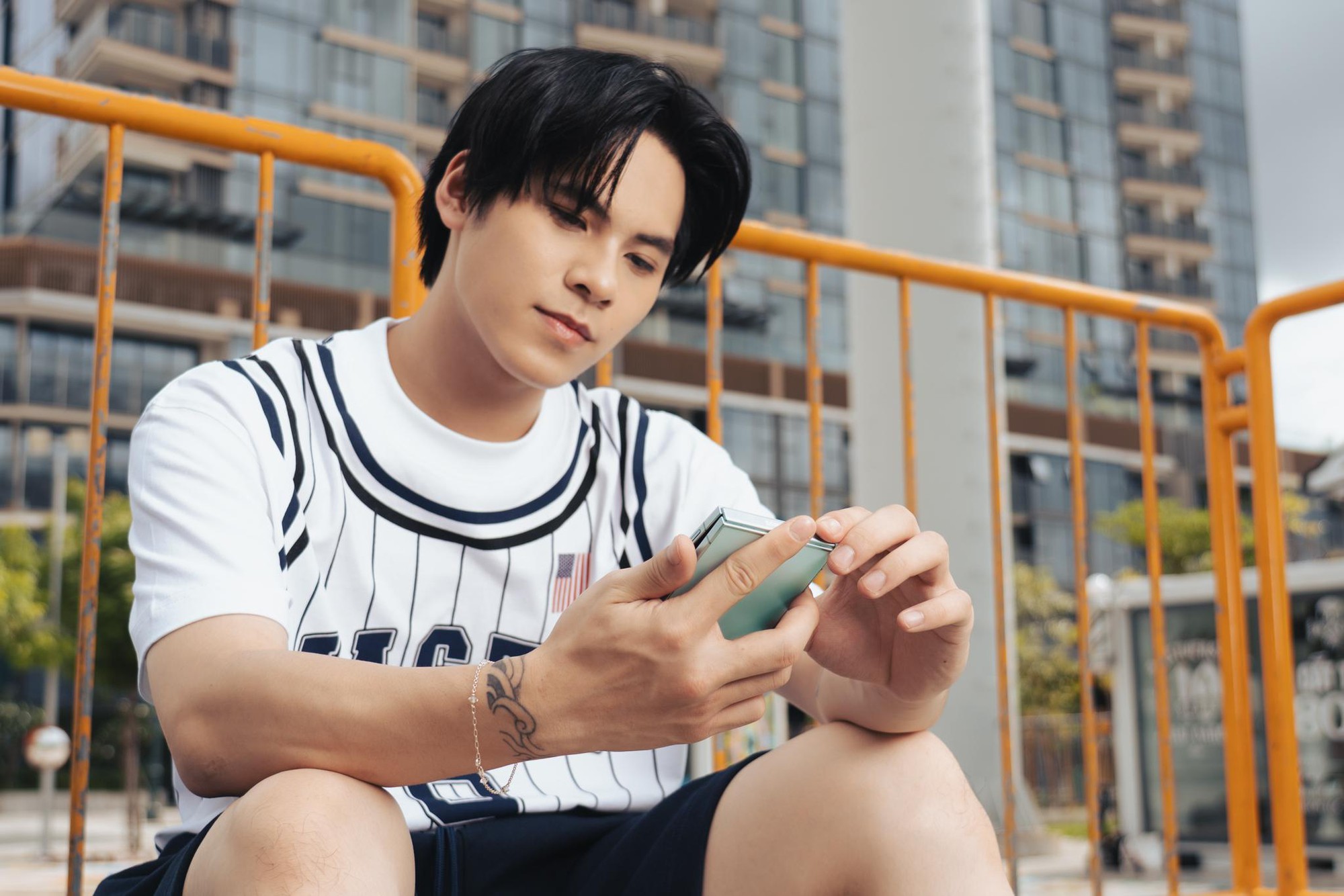Tân binh toàn năng Đức Duy cùng Galaxy Z Flip7 viết chuẩn mực riêng!- Ảnh 8.