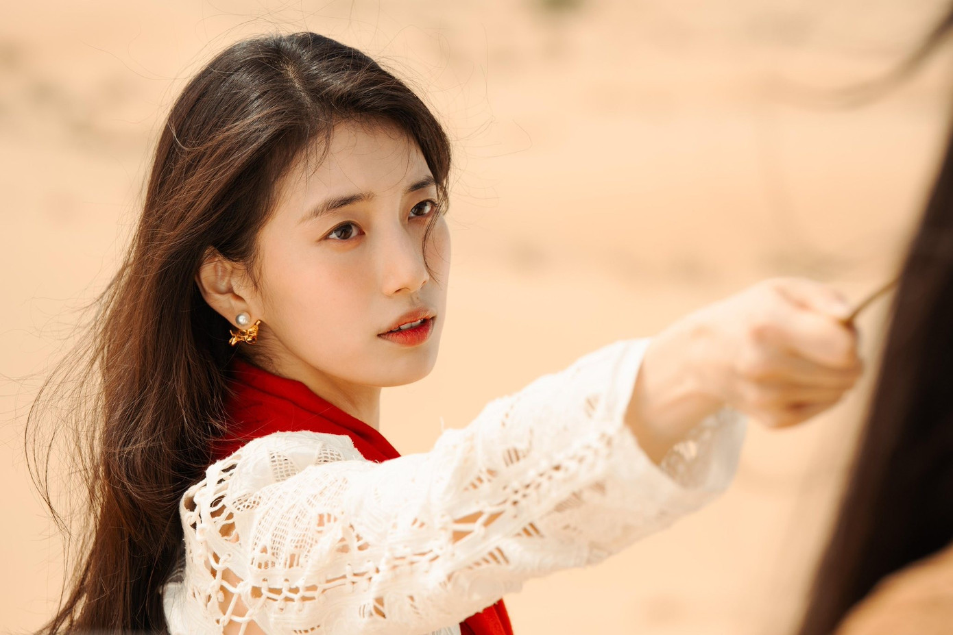 Suzy ngã ngựa- Ảnh 3.