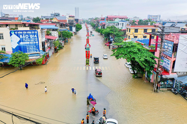 Lũ trên sông Cầu vượt đỉnh lịch sử hơn 1m, Thái Nguyên ngập đến cuối tuần- Ảnh 1.