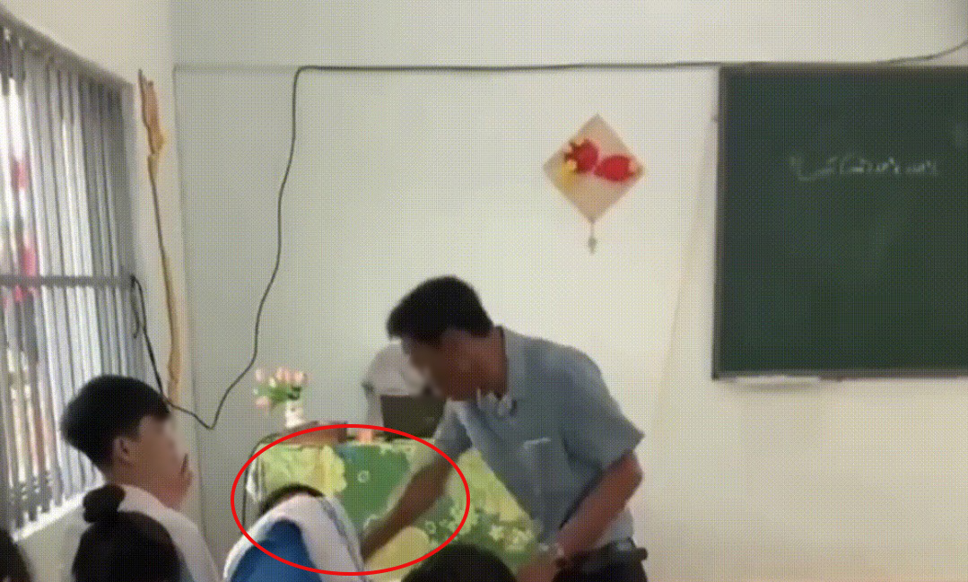 Vụ thầy giáo bóp cổ đồng nghiệp tại sân trường: Từng đánh học sinh, dạy sai kiến thức, chống đối lãnh đạo- Ảnh 2.