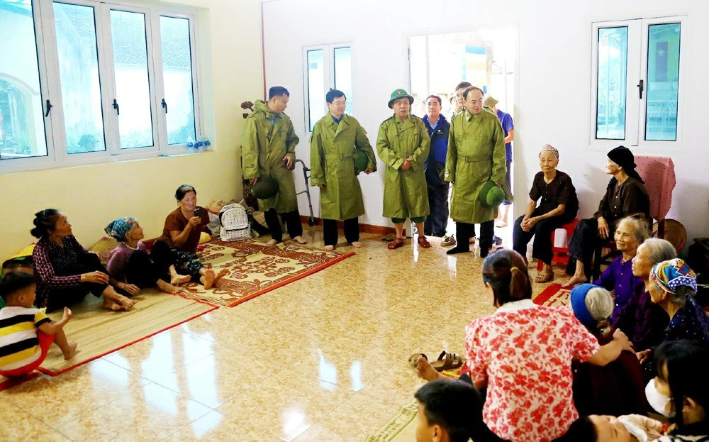 Lũ sông Cầu đạt đỉnh, trung tâm tỉnh Thái Nguyên chìm trong biển nước- Ảnh 8.